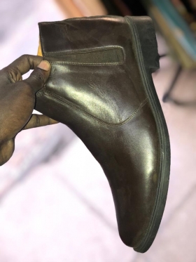 bottes en cuir Des bottes de qualité 100% cuir.Livraison à domicile 
