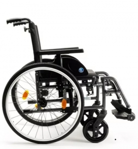 Chaise roulante Vermeiren Fauteuil roulant pliant
Le fauteuil roulant D200 est un fauteuil manuel pliable
Ce fauteuil roulant de la marque Vermeiren est destiné aux personnes qui ont des difficultés ou une impossibilité à marcher.

Pratique, le fauteuil roulant manuel D 200 permet à l