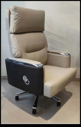 Fauteuil de Bureau  Des magnifiques fauteuils President, ministre et directeur disponibles chez Top Produits  & Services  à partir de trois cent mille francs cfa

Les prix varient en fonction des modèles

Possibilité de livraison dans la ville de Dakar