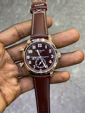 Patek Philippe automatique patek chronographe automatic pour homme authentique 

livraison possible partout sur Dakar 