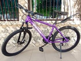 VÉLOS VTT COMPÈT 26" ALUMINIUM  VÉLOS VTT COMPÈT 26" ALUMINIUM 
Vélo VTT de compétition et de Randonnée taille 26"
Ce Vélo VTT est conçu pour vos 1ères randonnées par temps sec ou humide .
Efficace, Robuste, et performant pour un franchissement sans peine les premiers obstacles avec des gros roues à crampons : cadre aluminium léger et roues montées sur jantes double parois