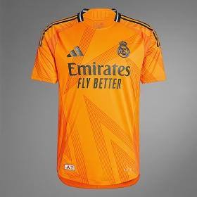 Maillots 2023/2024 Découvrez notre collection exclusive de maillots en ligne, conçue pour les passionnés de sport et les amateurs de mode. Que vous soyez un fervent supporter de votre équipe préférée ou que vous cherchiez simplement à enrichir votre garde-robe, nos maillots authentiques et répliques vous offrent un mélange parfait de style et de confort.