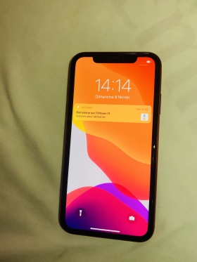 IPHONE 11 Simple RED 64