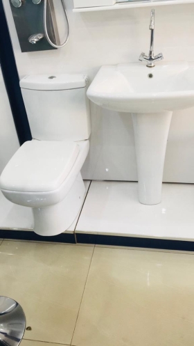 Lavabo lavabo et chaise anglaise avec robinet disponible