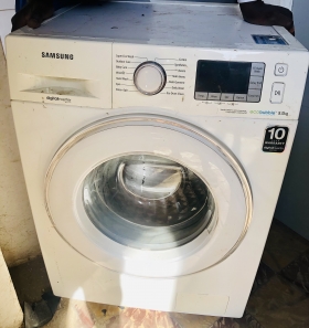 Machine à laver SANSUNG 8KG À vendre machine à laver SANSUNG 8Kg venant de LONDRES en très bon état et avec garantie