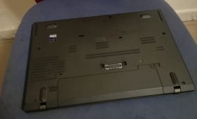 Lenovo Thinkpad T460 Core i5 6th génération 
disque SSD 256Gb 
RAM 8Gb 
Écran 14" 
Clavier rétro-éclairé 
Double batterie.
