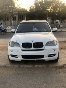 bmw x5 m pack  x5 gap, automatic interior cuir ,,toit ouvrant panoramic maron venant.....full options 
3.0 litre xdrive ...etc bonne opportinity  
essence
clim 0degree
radar recul sensor....cruise control...4wd 4roues motrices etc...