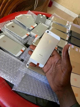 IPhone 5S IPhones 5S 32gb venant des USA très propre vendu sur facture et garanties
Livraison partout à Dakar
