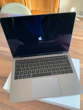 MacBook Air 2018 MacBook Air 2018 Touch ID 
256 ssd ram 8go core i5 
