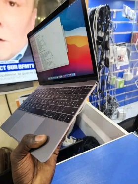 MacBook Retina 2015 Macbook retina 2015 core i5 SSD 256 go ram 8go écran 12pouces. Facture plus garantie 6mois livraison 2000
