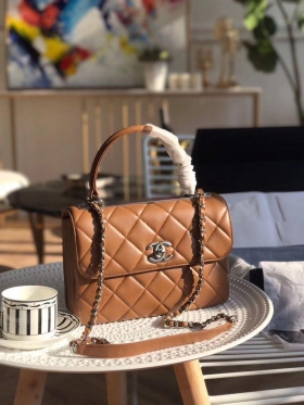 Sac CHANEL Mini bag Marque Chanel 
Modèle trendy
