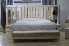 Chambre à coucher Turque 45k Chic chambres à coucher modèle turque neuves et importées, matériels solides et durables à partir de 1.300.000f, disponible chez Inov Meuble.
Livraison et montage gratuit dans la ville de Dakar .
N