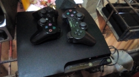 Playstation 3 slim PS3 SLIM
2manettes
Jeux : PES21, GTA, FIFA, Battlefield
Bonne console, très chic et en état normal